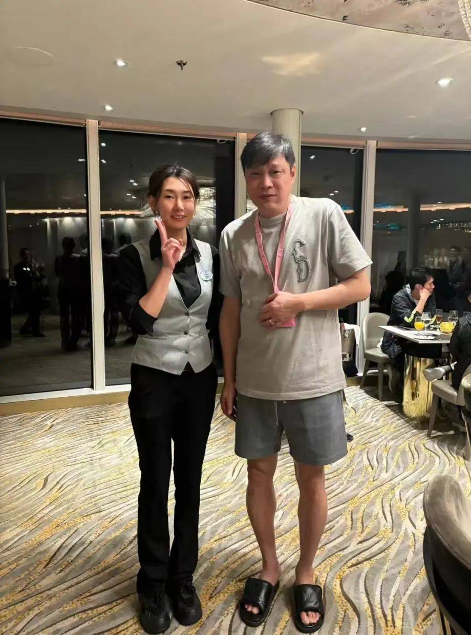 轮上做服务员月薪3万看见富人世界的边缘Long8国际平台登录入口我在豪华邮(图5)