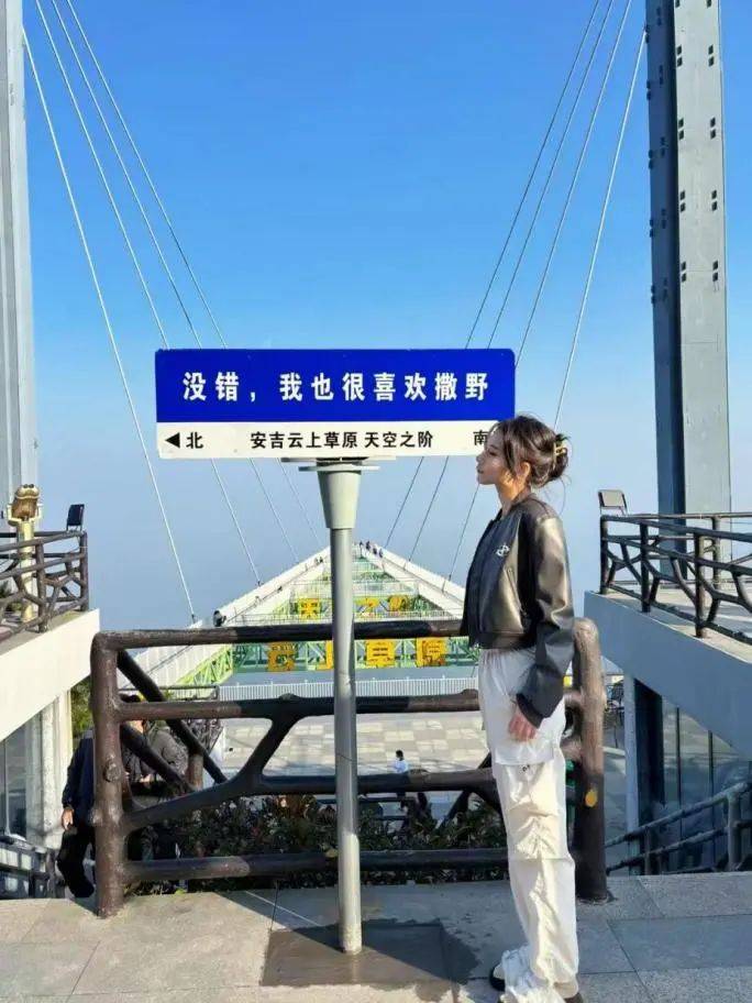 轮上做服务员月薪3万看见富人世界的边缘Long8国际平台登录入口我在豪华邮(图6)